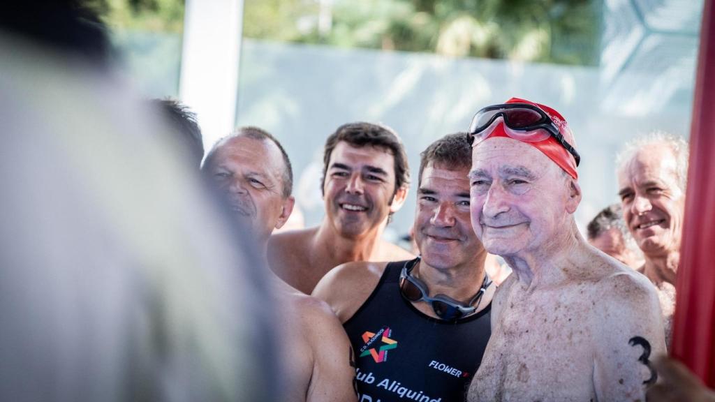 El alcalde de Málaga antes de la prueba deportiva.