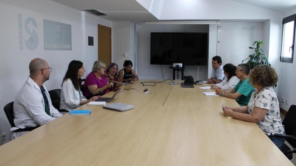 El encuentro ha reunido a responsables del Sescam con representantes de la asociación Ciudad Accesible.