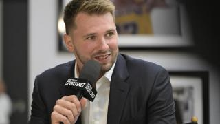 Luka Doncic, durante la rueda de prensa posterior a su renovación por los Lakers.