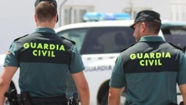 Una pareja de agentes de la Guardia Civil en una imagen de archivo.