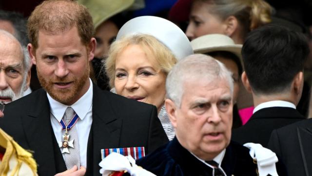 El príncipe Harry y su tío Andrés de York en una fotografía tomada en Londres, en mayo de 2023.