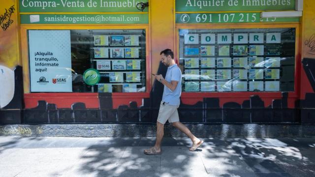 El escaparate de una inmobiliario en Madrid