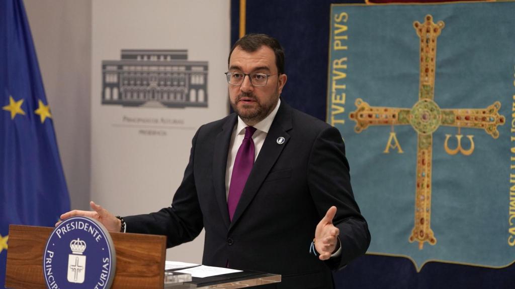 El presidente del Principado, Adrián Barbón, este lunes en rueda de prensa.