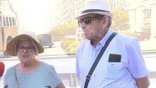 No pueden permitirse irse este mes.