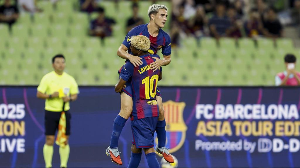 Lamine Yamal celebra con Gavi un gol en el amistoso contra el Daegu