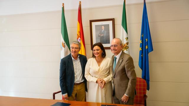 Salado, Del Cid y De la Torre en la firma de acuerdo.