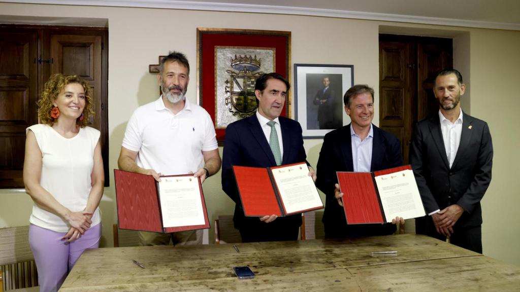 El consejero de Medio Ambiente, Vivienda y Ordenación del Territorio, Juan Carlos Suárez-Quiñones, en Peñaranda de Duero