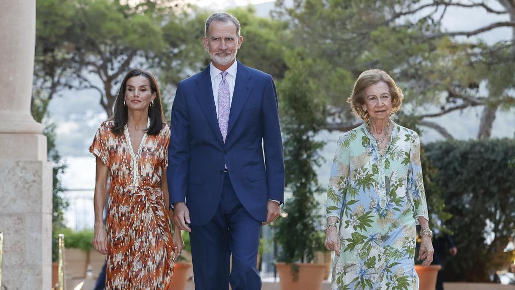 Los reyes de España junto a Sofía de Grecia, el pasado verano, en julio de 2024, en Marivent.