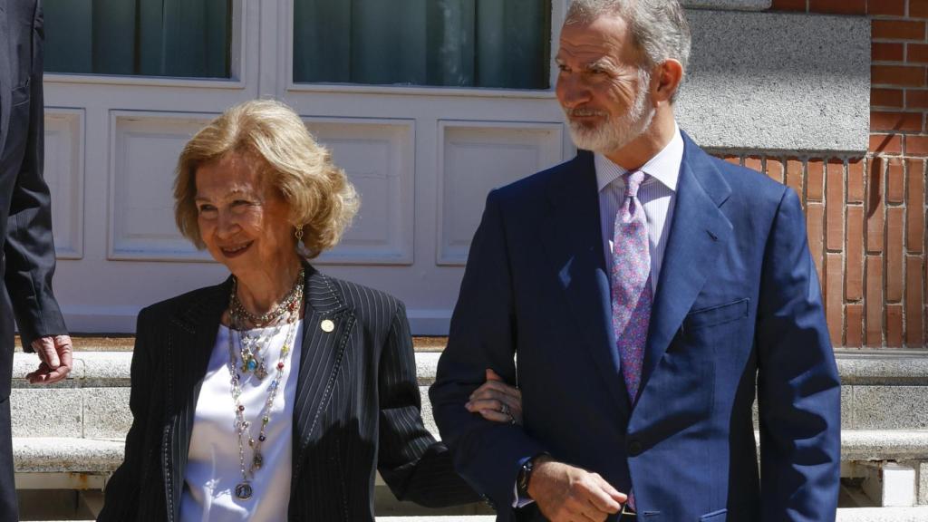 La reina Sofía junto a su hijo, Felipe VI, en su última imagen pública, el 18 de julio.