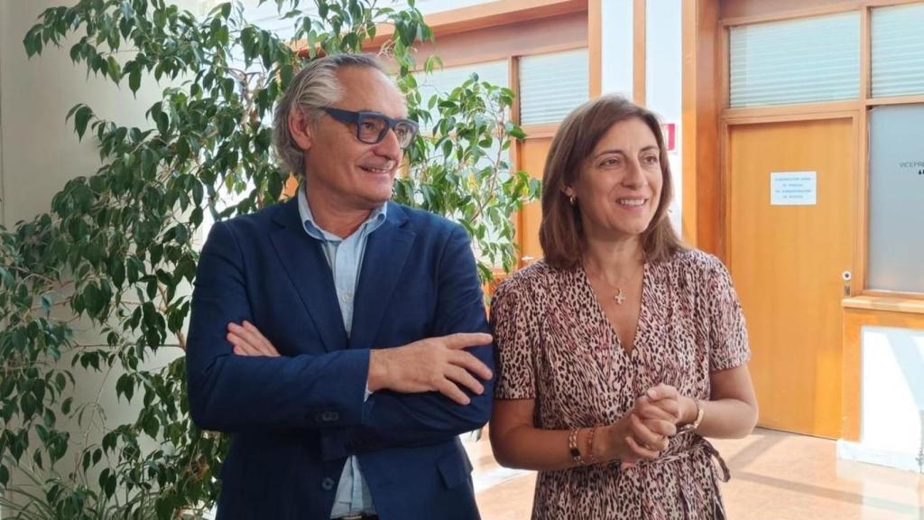 La conselleira de Medio Ambiente y Cambio Climático, Ángeles Vázquez, y el presidente de la Asociación Eólica de Galicia (EGA), José Manuel Pazos