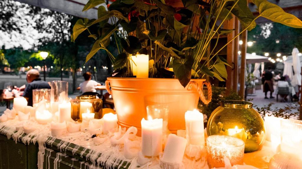 Zona interior de velas de Villa Verbena.
