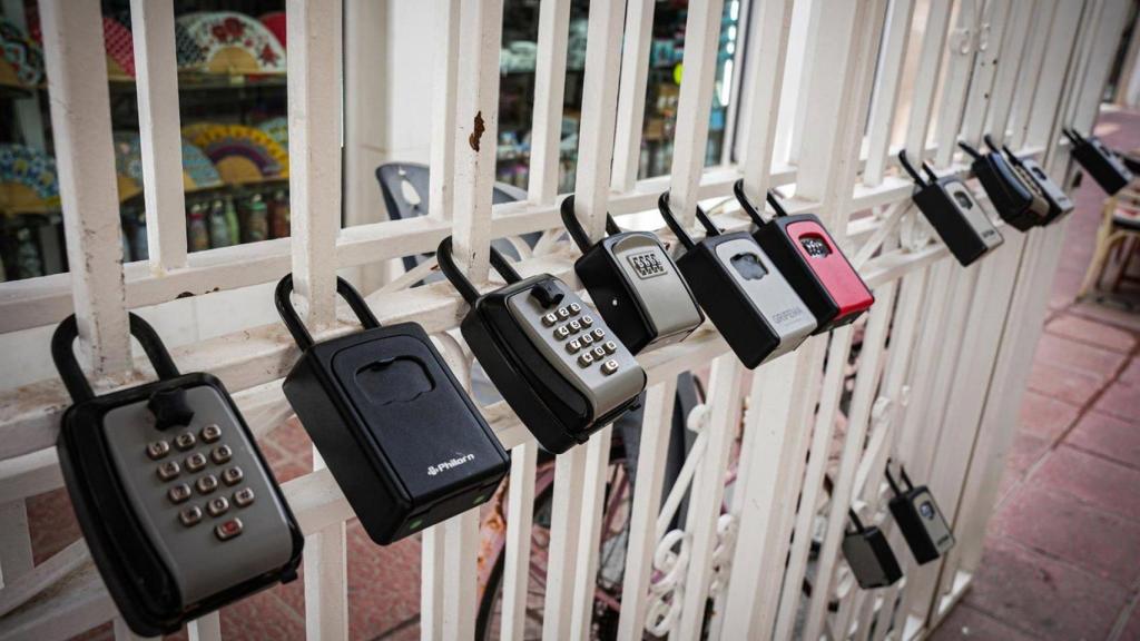 Candados de viviendas de uso turístico en una imagen de archivo.