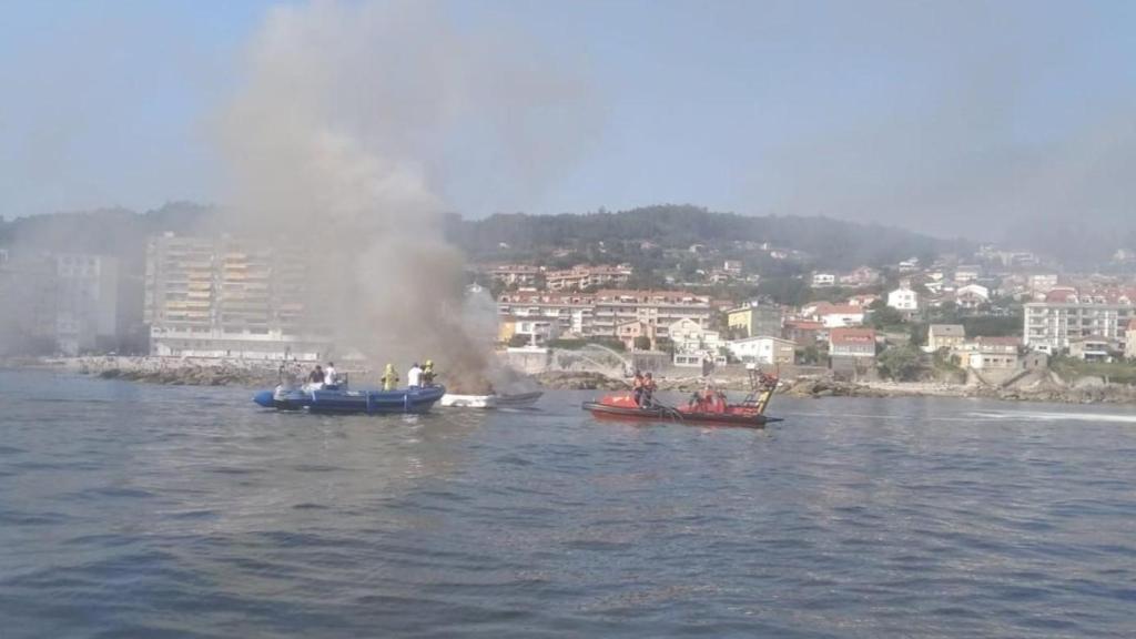 Incendio en embarcación de recreo en Sanxenxo