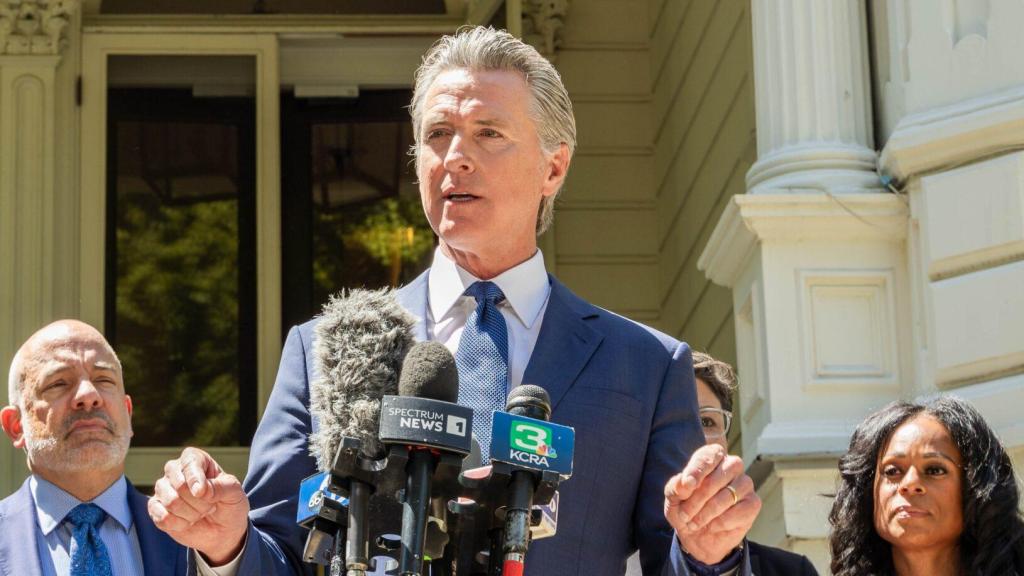 Gavin Newsom, durante una conferencia de prensa.