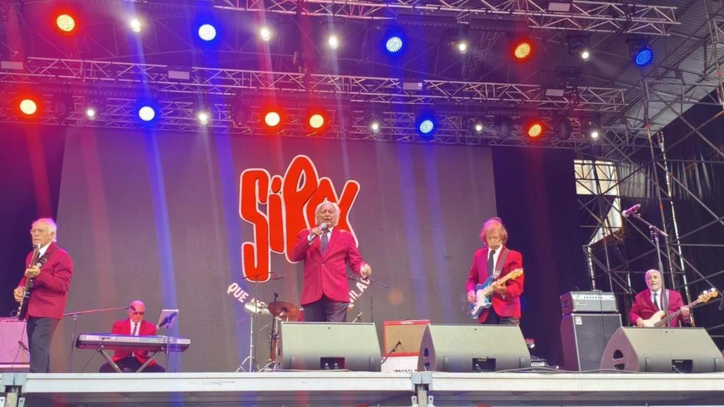 Los Sirex y Los Rebeldes hacen vibrar las noches María Pita al ritmo del rock and roll