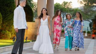 La Familia Real, a su llegada a los jardines del Palacio.