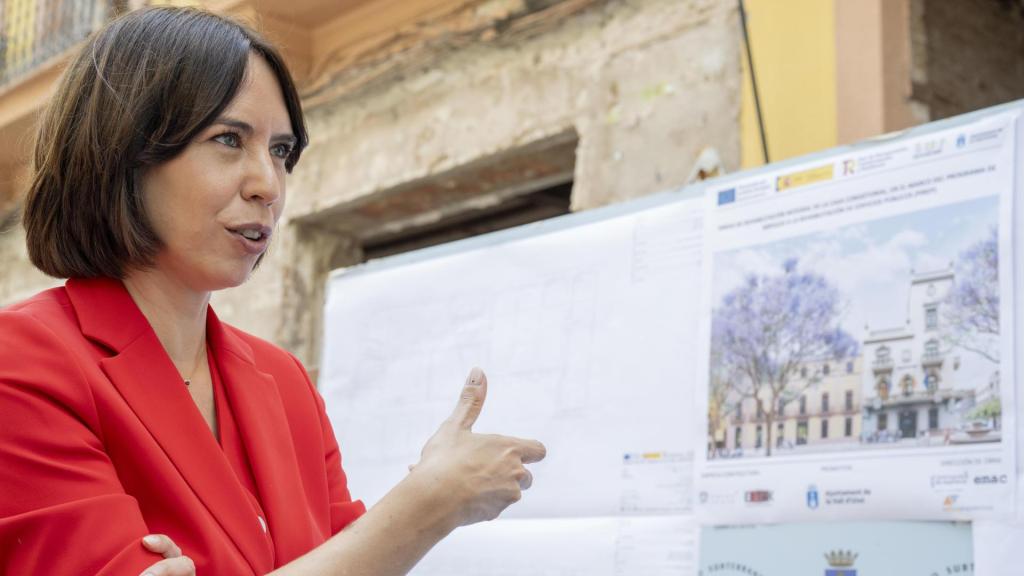 La ministra de Ciencia, Innovación y Universidades, Diana Morant, este lunes durante una visita a las obras en La Vall d'Uixò (Castellón).