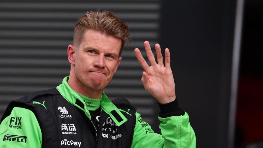 Nico Hulkenberg saluda a los aficionados tras el GP de Hungría.
