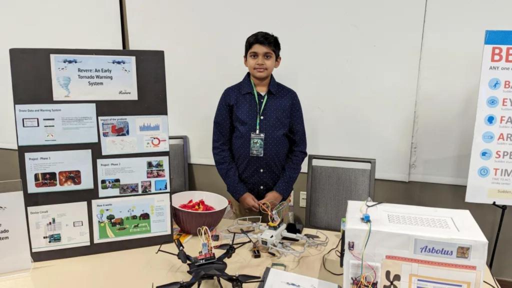 Anirudh Rao en una de las ferias en las que ha participado con Revere