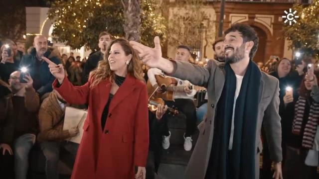 Pastora Soler y Antoñito Molina interpretando el villancico 'Nuestra Navidad'.