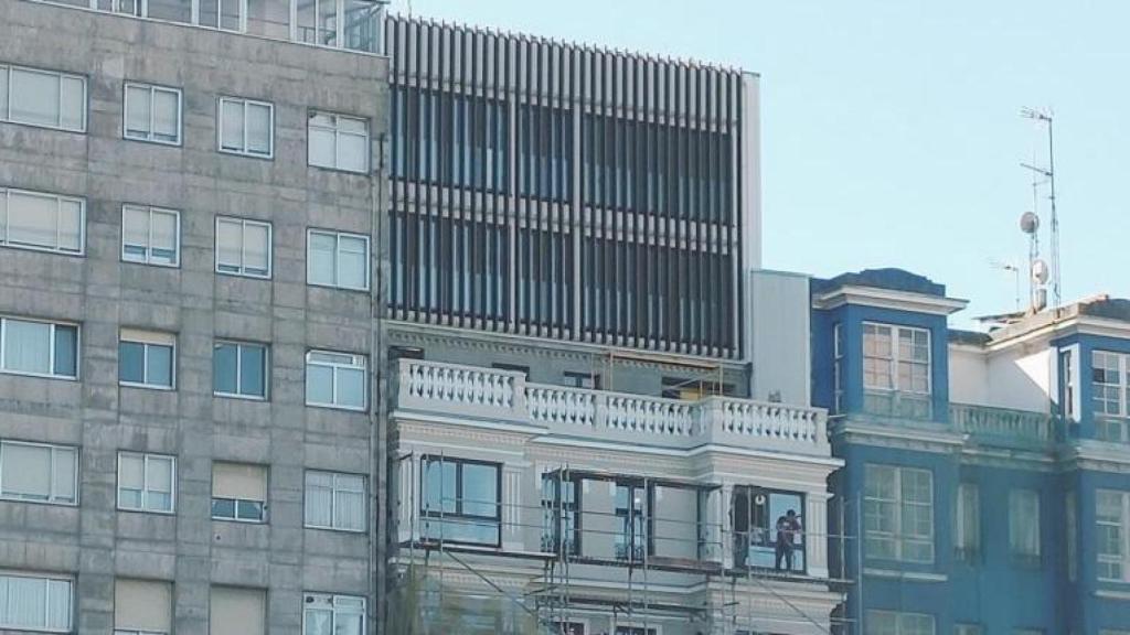 Así es la nueva fachada de un edificio por módulos en Cuatro Caminos en A Coruña