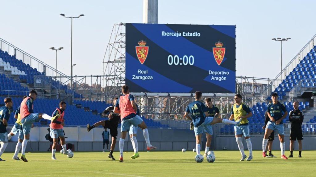 Calentamiento del Real Zaragoza.