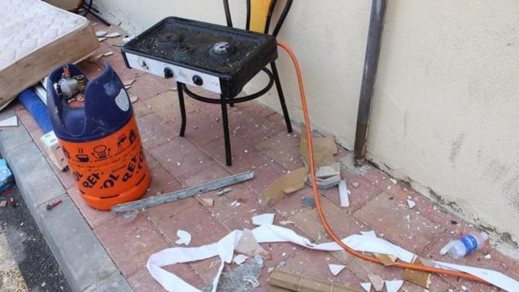 La bombona y el hornillo que estaban en la cocina de Casa Javi.