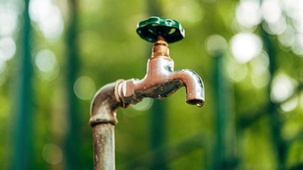 Prohibido llenar piscinas y regar huertas: estos concellos de Pontevedra ya imponen multas