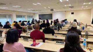 Personas a punto de someterse al examen MIR.