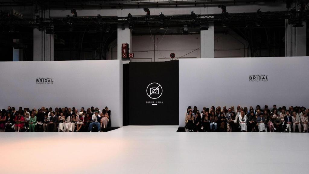 Vista general del desfile de Sophie et Voilà que contemplaba la prohibición.