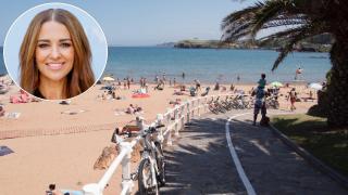 La playa de La Palmera en Candás (Asturias) junto a una imagen de archivo de Paula Echevarría