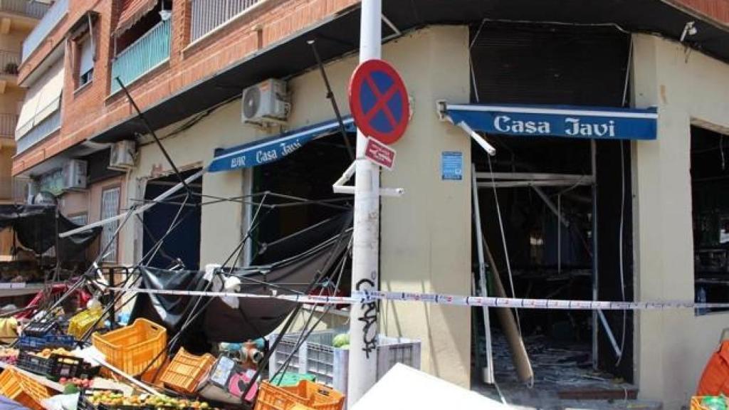 Un puesto destrozado del mercado semanal de Lo Pagán, tras la explosión de Casa Javi, el jueves 19 de junio.