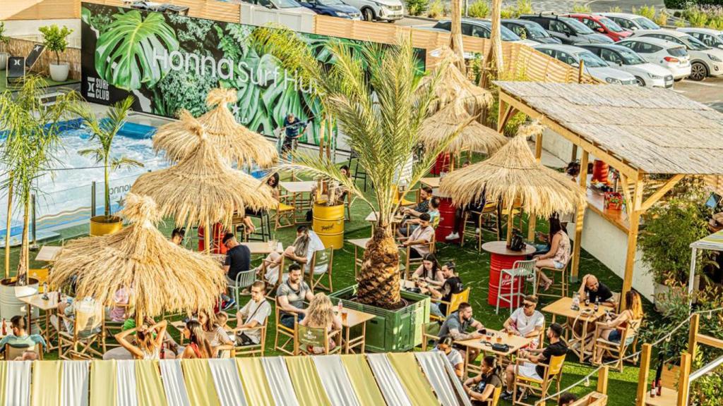 Terraza del Honna Surf Hub