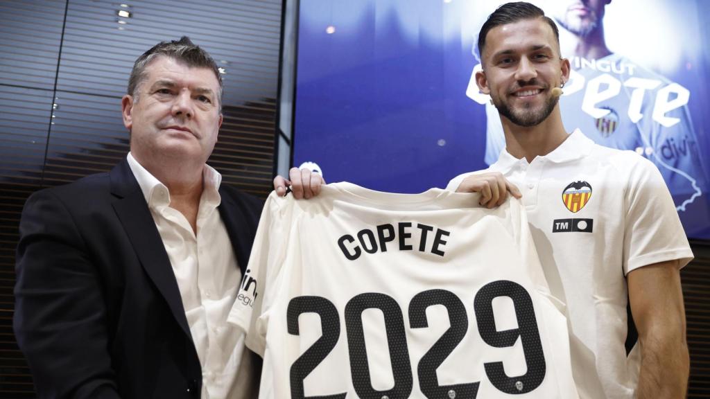 Copete es presentado como nuevo jugador del Valencia.