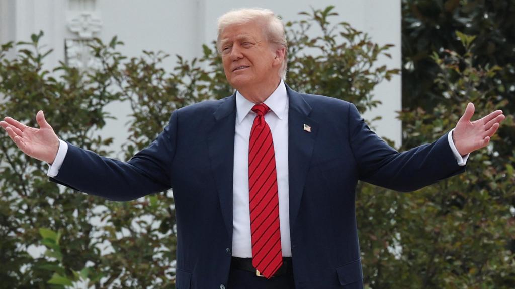 El presidente de Estados Unidos, Donald Trump , en un jardín de la Casa Blanca en Washington.