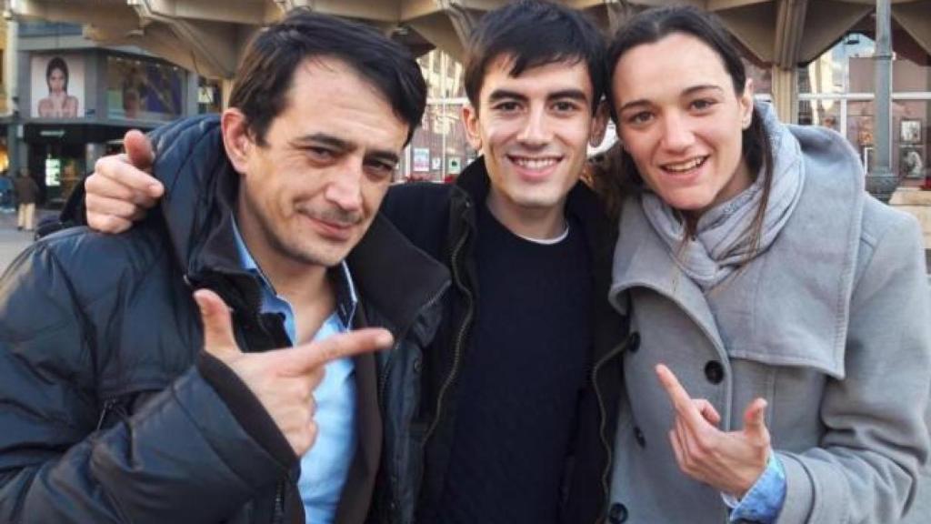 Silvia Charro y Simón Pérez junto a Jordi ENP.