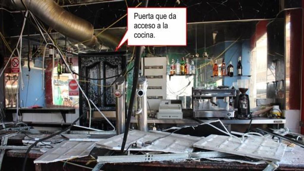 El techo se desplomó sobre la barra de Casa Javi tras la explosión.