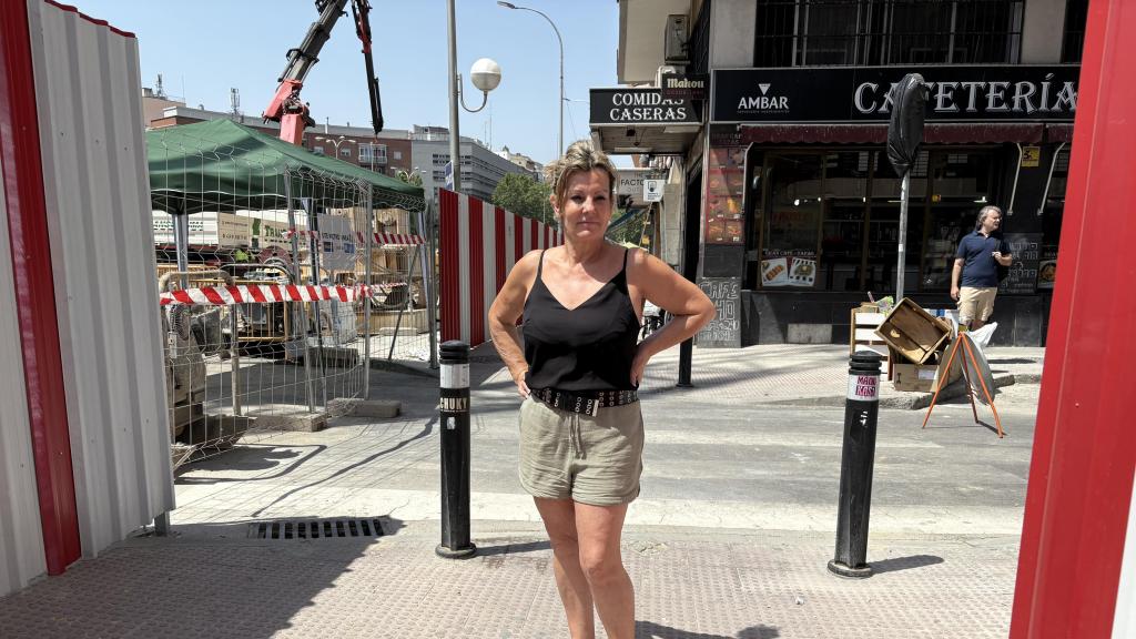 Joaquina, propietaria de la Cafetería Gran Café, afectado por las obras.