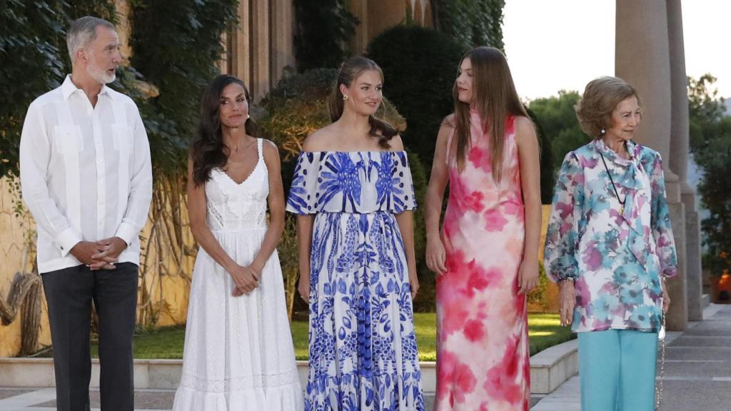 La Familia Real en la recepción a las autoridades baleares en Marivent.