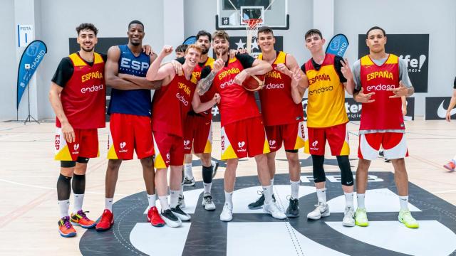 La selección española de baloncesto durante un entrenamiento.