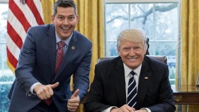 Sean Duffy y el presidente Donald Trump en el Despacho Oval.