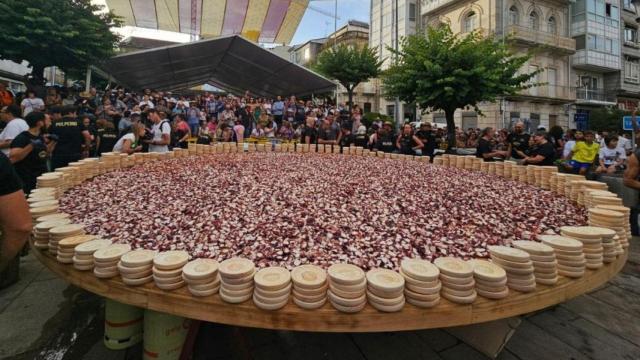 La tapa de pulpo más grande del mundo, en O Carballiño (Ourense)