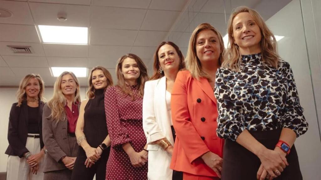 La Junta Directiva de WLW está formada por Marlen Estévez, Fátima Rodríguez, Clara Cerdán, Celia Herrero, Ana Martínez, Sara Molina y María Pardo de Vera.