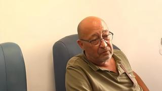 Este hombre intenta sobrevivir en la capital.