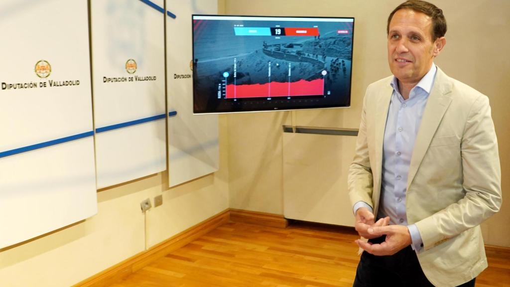 El presidente de la Diputación, Conrado Íscar, presenta junto al alcalde de Rueda, José Ignacio Pérez, y el director de la Vuelta Ciclista a España, Javier Guillén, presentan la Vuelta Ciclista a España 2025 en su trayecto por la provincia y con salida de una de las etapas en Rueda.