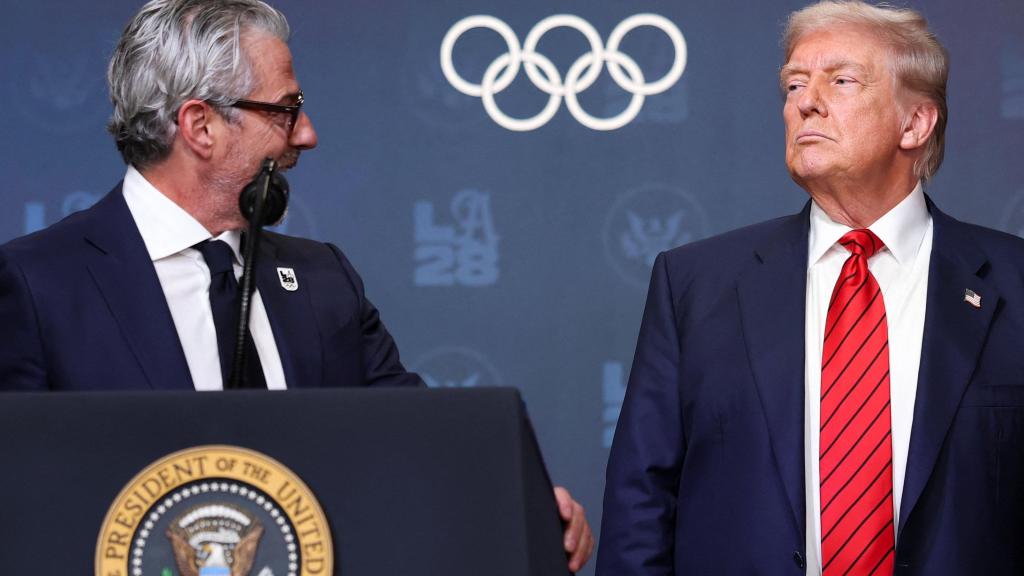 Donald Trump junto a Casey Wasserman, director de los Juegos Olímpicos de Los Ángeles 2028