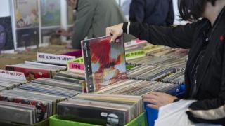 Un puesto de la 26ª Feria Internacional del Disco de Madrid, en el Recinto Ferial de la Casa de Campo, mayo de 2025. Foto: Jesús Hellín / Europa Press.