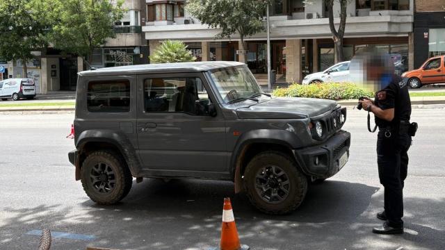 El vehículo que ha causado la muerte a la repartidora de fruta.