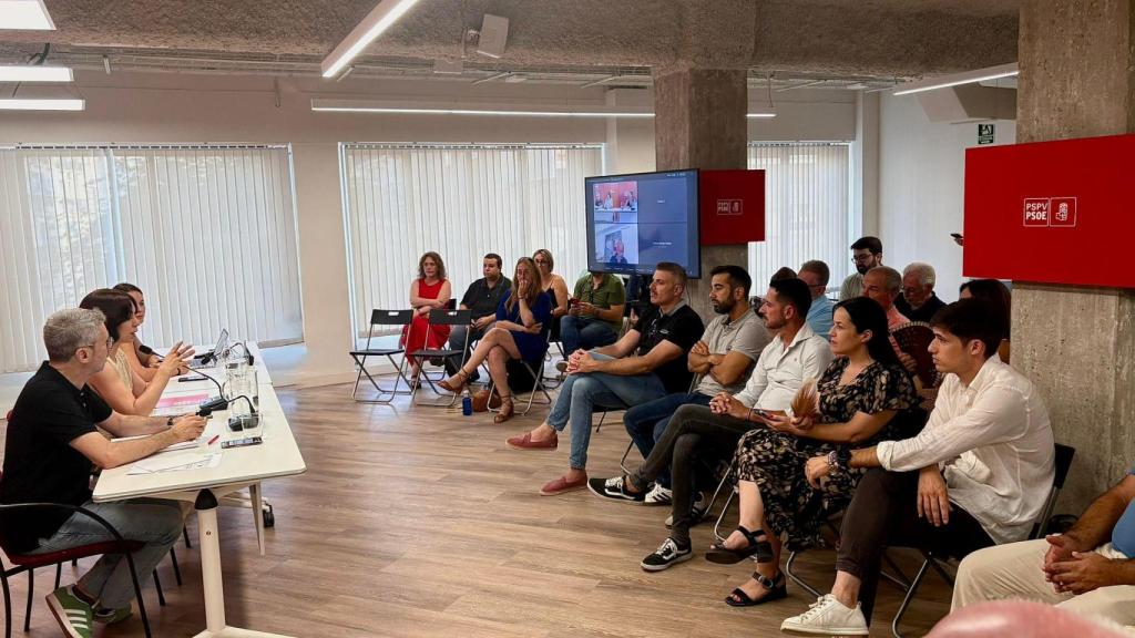 Reunión de los alcaldes socialistas con Zulima Pérez, Diana Morant y Arcadi España. EE