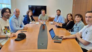 Reunión del Concello da Coruña y la subdelegada del Gobierno con los cooperativistas de Xuxán y Galivivenda